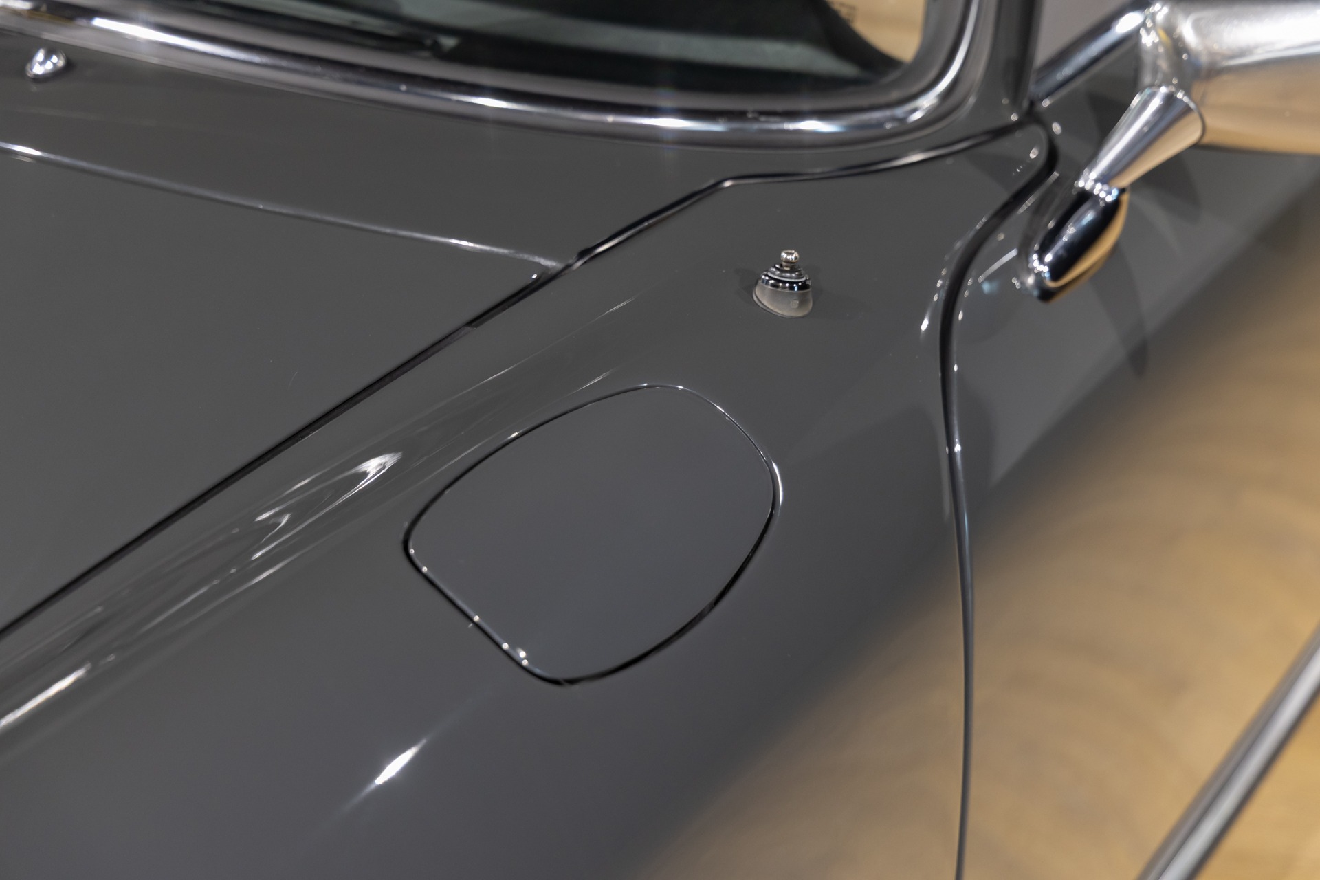 Carrosserie – PORSCHE – 911 912 Targa – 1973 – Slate Grey – 73 900 km – 165 ch – flat-6 2.4 litres Atmo – Transmission : Manuelle – Origine État-unis – Privaty Cars – Intermédiaire de confiance vente voiture sport près de Poitiers