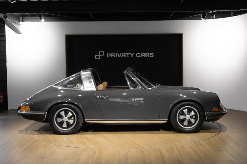 Coupé décapotable avec arceau chromé – PORSCHE – 911 912 Targa – 1973 – Slate Grey – 73 900 km – 165 ch – flat-6 2.4 litres Atmo – Transmission : Manuelle – Origine État-unis – Privaty Cars – Recherche de supercars hors marché en Nouvelle-Aquitaine