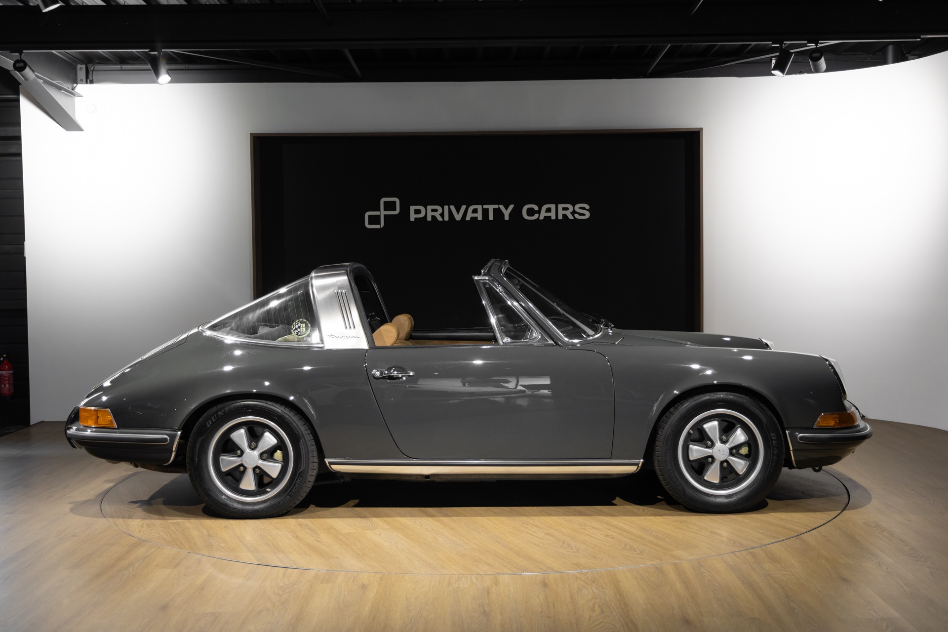 Coupé décapotable avec arceau chromé – PORSCHE – 911 912 Targa – 1973 – Slate Grey – 73 900 km – 165 ch – flat-6 2.4 litres Atmo – Transmission : Manuelle – Origine État-unis – Privaty Cars – Recherche de supercars hors marché en Nouvelle-Aquitaine