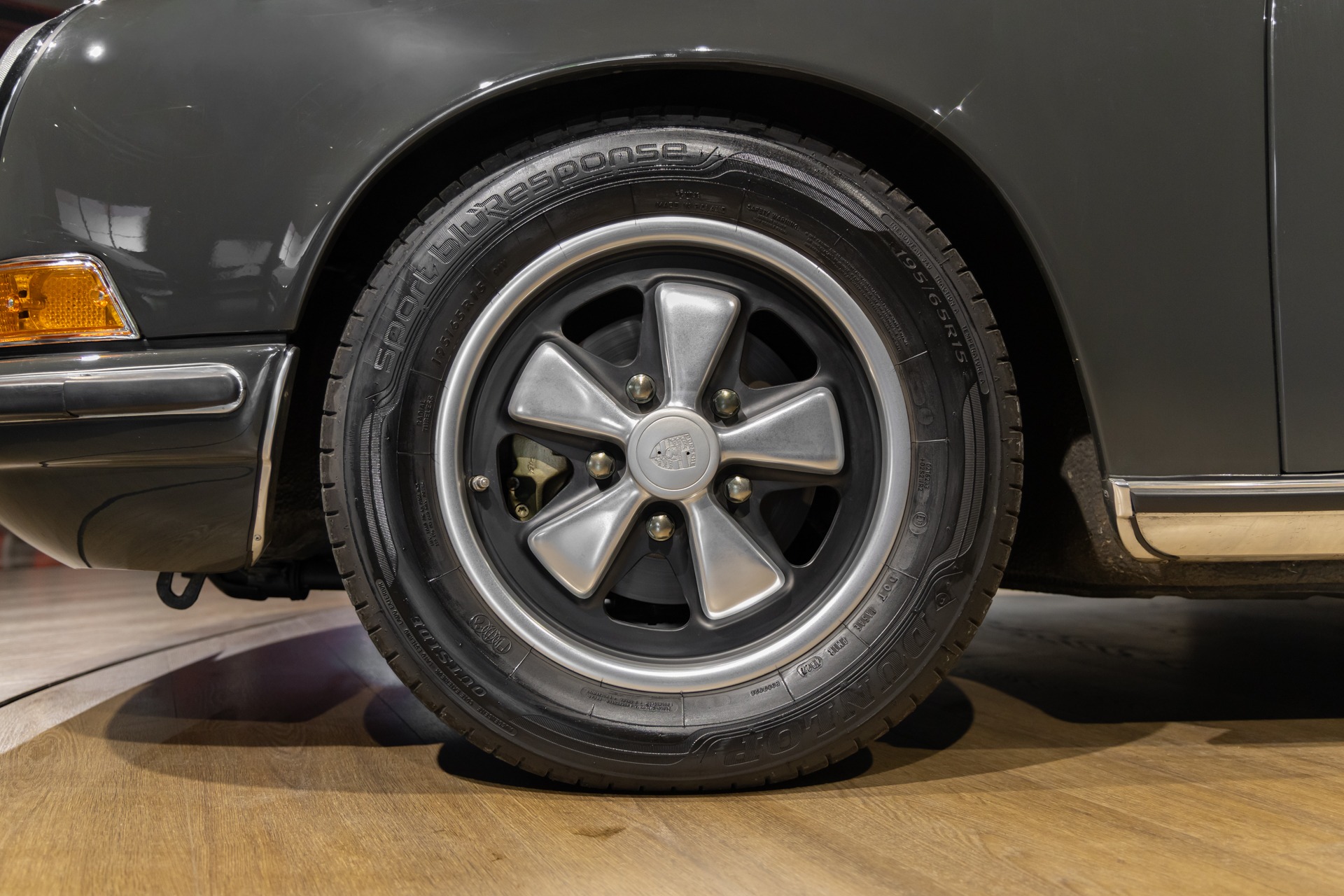 Jantes – PORSCHE – 911 912 Targa – 1973 – Slate Grey – 73 900 km – 165 ch – flat-6 2.4 litres Atmo – Transmission : Manuelle – Origine État-unis – Privaty Cars – Reprise de voitures de sport et collection en Charente-Maritime