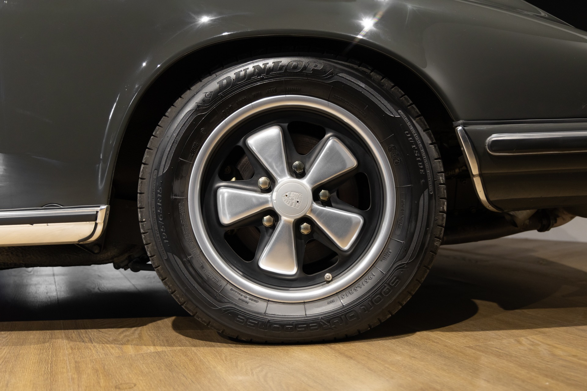 Jantes – PORSCHE – 911 912 Targa – 1973 – Slate Grey – 73 900 km – 165 ch – flat-6 2.4 litres Atmo – Transmission : Manuelle – Origine État-unis – Privaty Cars – Rachat express de supercars et hypercars à La Rochelle