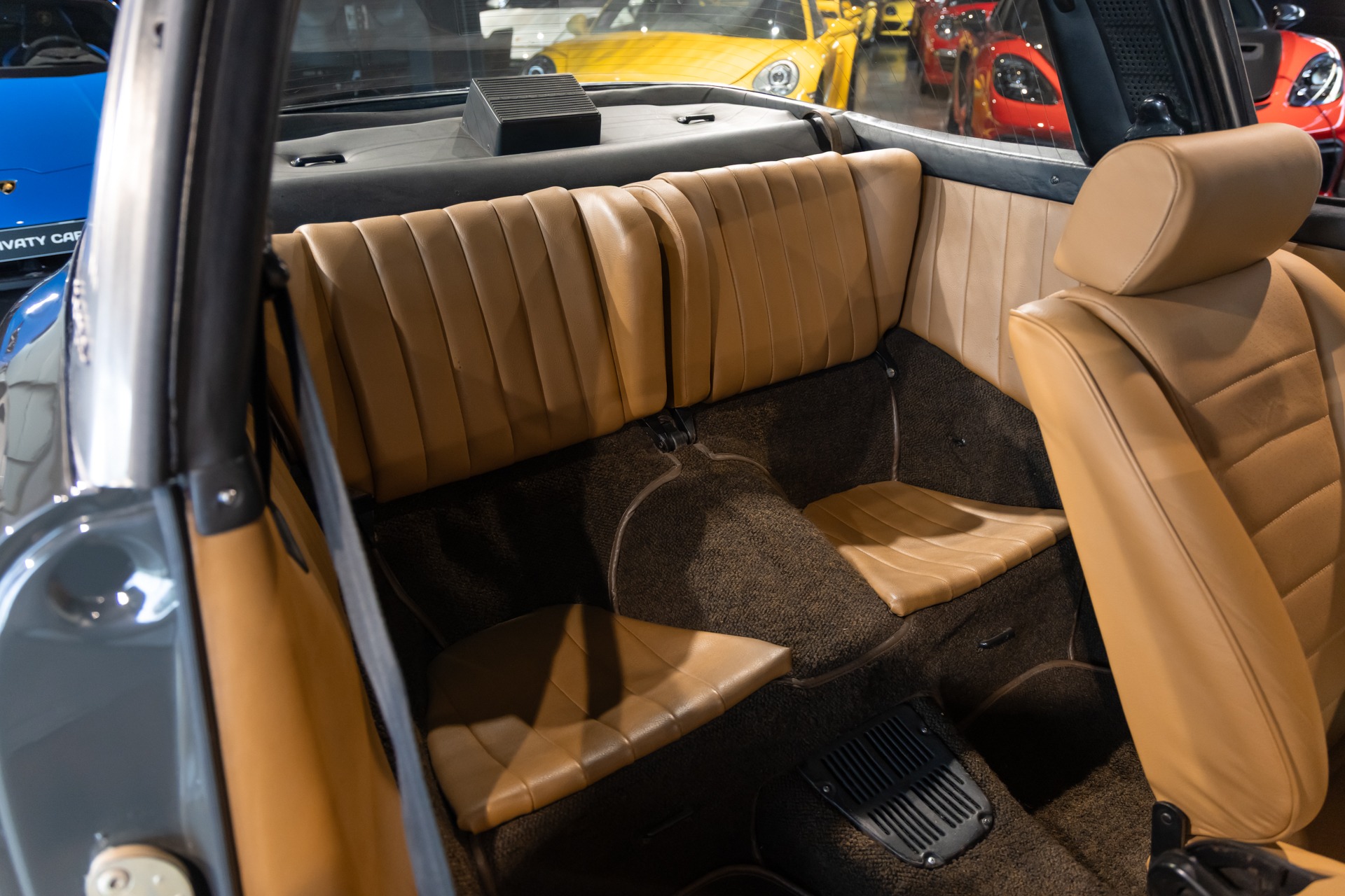 Sièges – PORSCHE – 911 912 Targa – 1973 – Slate Grey – 73 900 km – 165 ch – flat-6 2.4 litres Atmo – Transmission : Manuelle – Origine État-unis – Privaty Cars – Recherche de supercars hors marché près de Niort