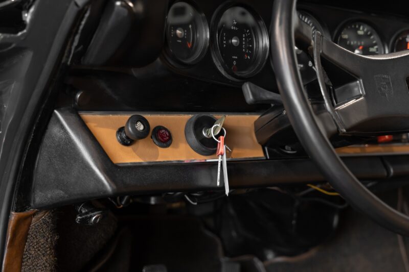 Tableau de bord – PORSCHE – 911 912 Targa – 1973 – Slate Grey – 73 900 km – 165 ch – flat-6 2.4 litres Atmo – Transmission : Manuelle – Origine État-unis – Privaty Cars – Chasseur de voitures de sport sur mesure dans l’Ouest de la France