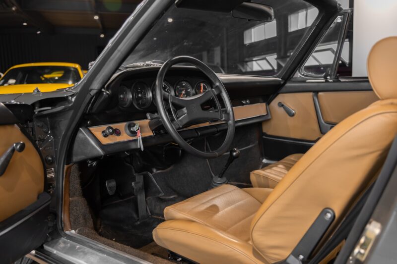 Tableau de bord – PORSCHE – 911 912 Targa – 1973 – Slate Grey – 73 900 km – 165 ch – flat-6 2.4 litres Atmo – Transmission : Manuelle – Origine État-unis – Privaty Cars – Rachat de Porsche et Ferrari d’occasion en Charente-Maritime