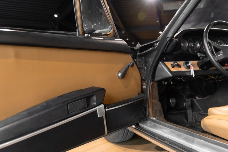 Tableau de bord – PORSCHE – 911 912 Targa – 1973 – Slate Grey – 73 900 km – 165 ch – flat-6 2.4 litres Atmo – Transmission : Manuelle – Origine État-unis – Privaty Cars – Spécialiste des supercars d’occasion dans l’Ouest de la France