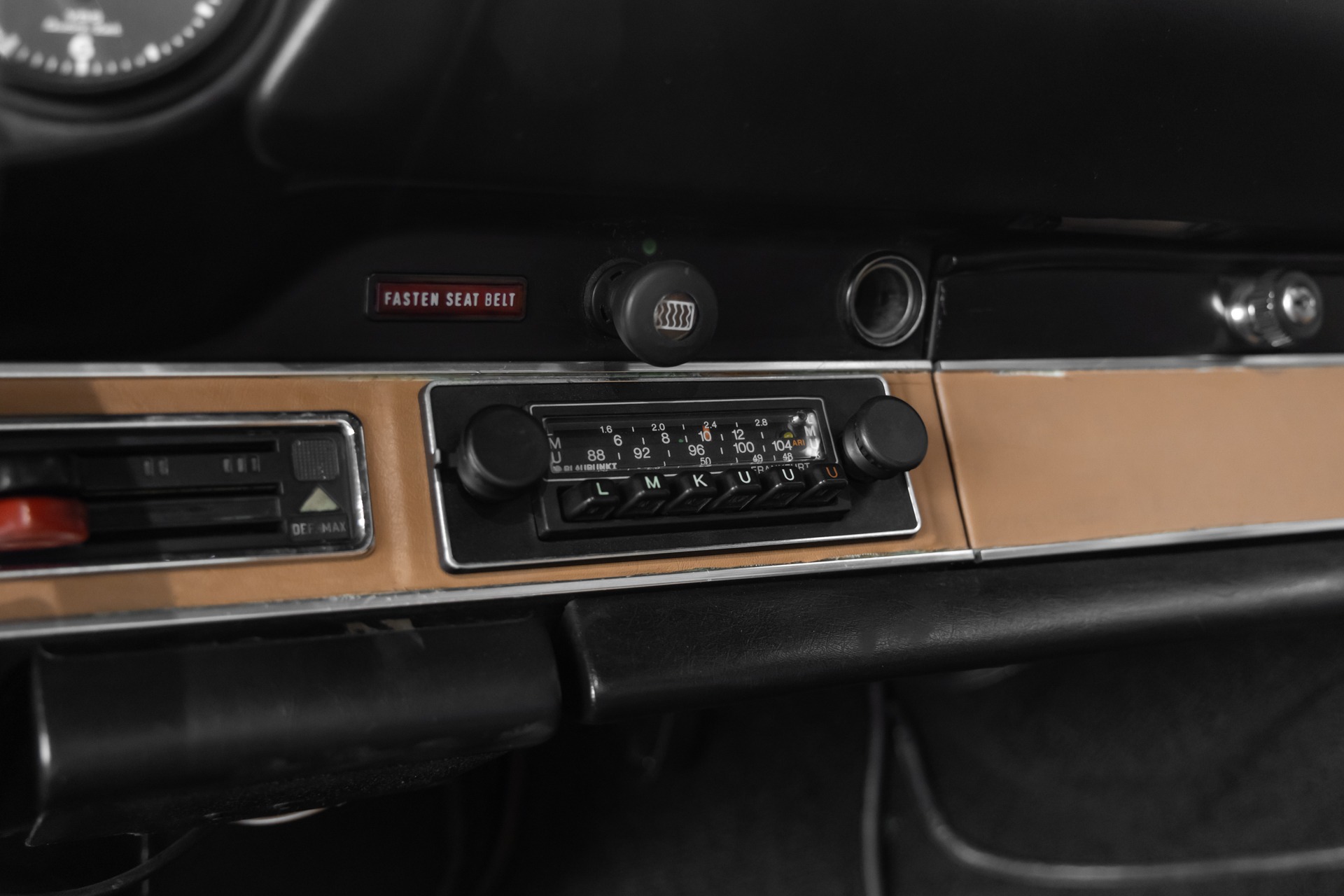 Tableau de bord – PORSCHE – 911 912 Targa – 1973 – Slate Grey – 73 900 km – 165 ch – flat-6 2.4 litres Atmo – Transmission : Manuelle – Origine État-unis – Privaty Cars – Achat et vente de voitures de sport d’occasion à La Rochelle