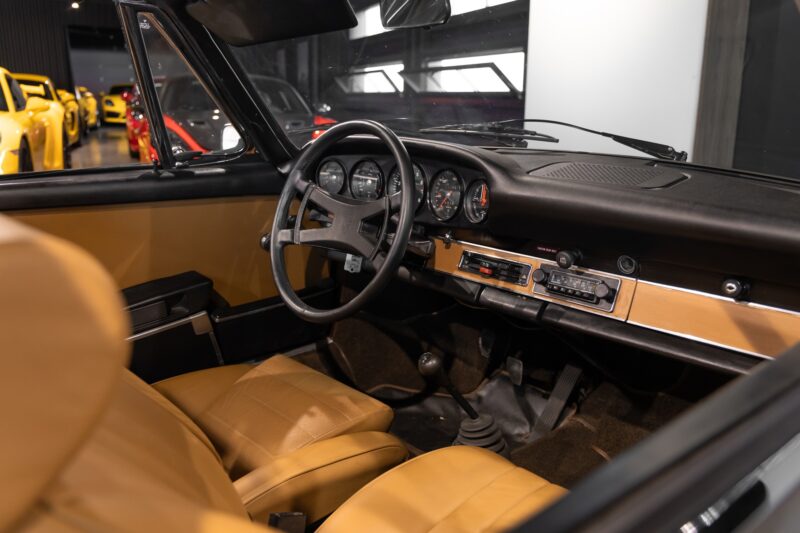 Tableau de bord – PORSCHE – 911 912 Targa – 1973 – Slate Grey – 73 900 km – 165 ch – flat-6 2.4 litres Atmo – Transmission : Manuelle – Origine État-unis – Privaty Cars – Vente de véhicules d’investissement et de collection en Charente-Maritime