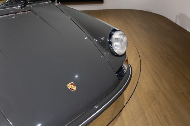 À vendre – PORSCHE – 911 912 Targa – 1973 – Slate Grey – 73 900 km – 165 ch – flat-6 2.4 litres Atmo – Transmission : Manuelle – Vue principale – Origine État-unis – Privaty Cars – Achat et vente de voitures de sport d’occasion entre Bordeaux et Nantes