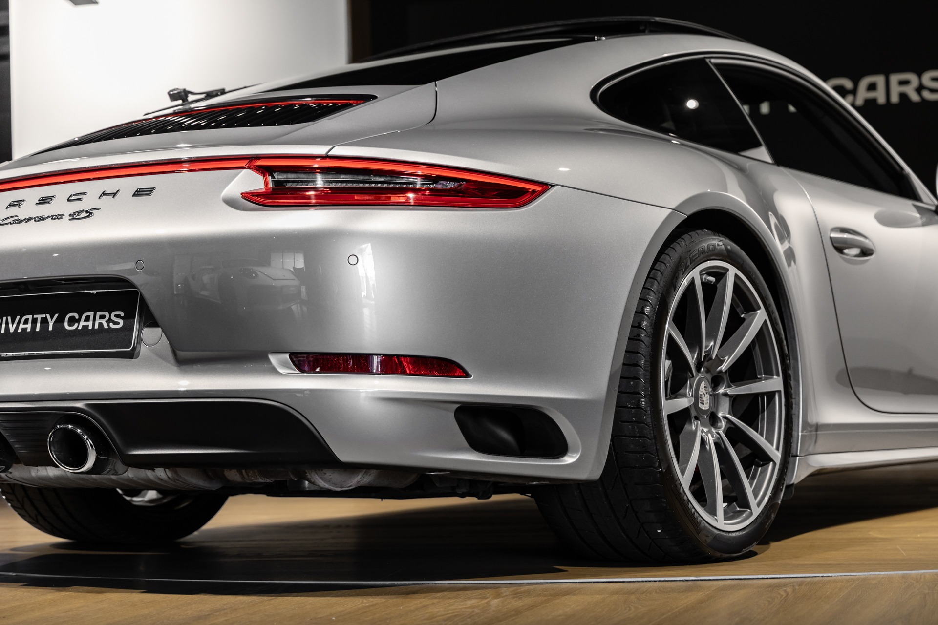 Carrosserie – PORSCHE – 911 991.2 Carrera 4s – 2016 – Gris Argent GT – 45 900 km – 420 ch – Flat 6 bi-turbo – Transmission : Séquentielle – Origine Allemagne – Privaty Cars – Expert des sportives d’occasion haut de gamme près de Niort