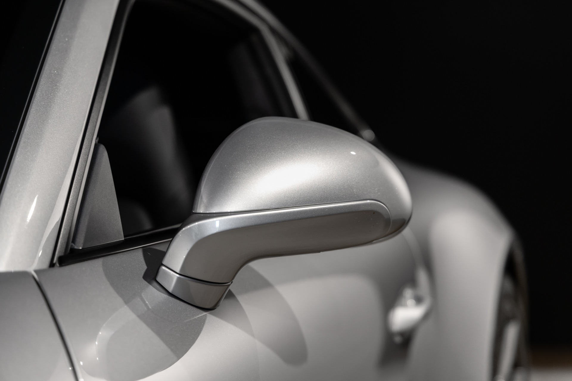 Carrosserie – PORSCHE – 911 991.2 Carrera 4s – 2016 – Gris Argent GT – 45 900 km – 420 ch – Flat 6 bi-turbo – Transmission : Séquentielle – Origine Allemagne – Privaty Cars – Vente de véhicules d’investissement et de collection entre Bordeaux et Nantes
