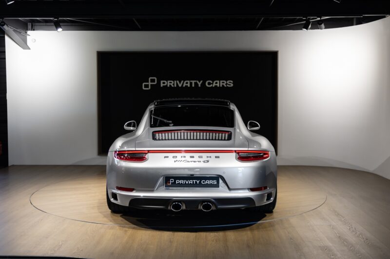 Vue arrière avec feux LED – PORSCHE – 911 991.2 Carrera 4s – 2016 – Gris Argent GT – 45 900 km – 420 ch – Flat 6 bi-turbo – Transmission : Séquentielle – Origine Allemagne – Privaty Cars – Rachat express de supercars et hypercars près de Poitiers