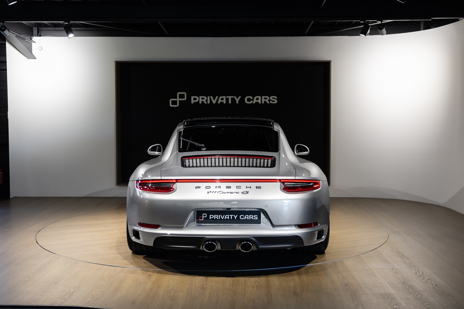 Vue arrière avec feux LED – PORSCHE – 911 991.2 Carrera 4s – 2016 – Gris Argent GT – 45 900 km – 420 ch – Flat 6 bi-turbo – Transmission : Séquentielle – Origine Allemagne – Privaty Cars – Rachat express de supercars et hypercars près de Poitiers