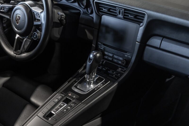 Tableau de bord – PORSCHE – 911 991.2 Carrera 4s – 2016 – Gris Argent GT – 45 900 km – 420 ch – Flat 6 bi-turbo – Transmission : Séquentielle – Origine Allemagne – Privaty Cars – Achat et vente de voitures de sport d’occasion proche de Nantes