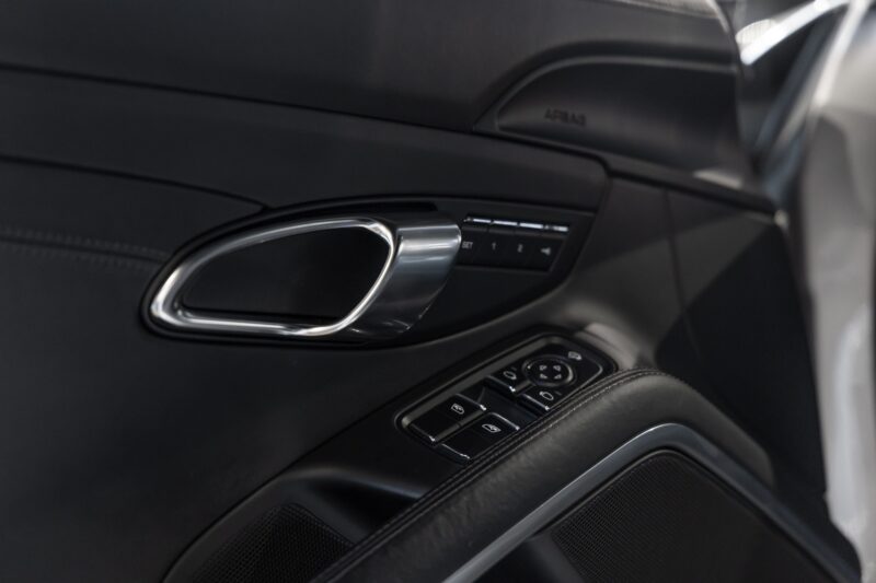 Tableau de bord – PORSCHE – 911 991.2 Carrera 4s – 2016 – Gris Argent GT – 45 900 km – 420 ch – Flat 6 bi-turbo – Transmission : Séquentielle – Origine Allemagne – Privaty Cars – Mandat de vente pour automobiles de luxe proche de Nantes