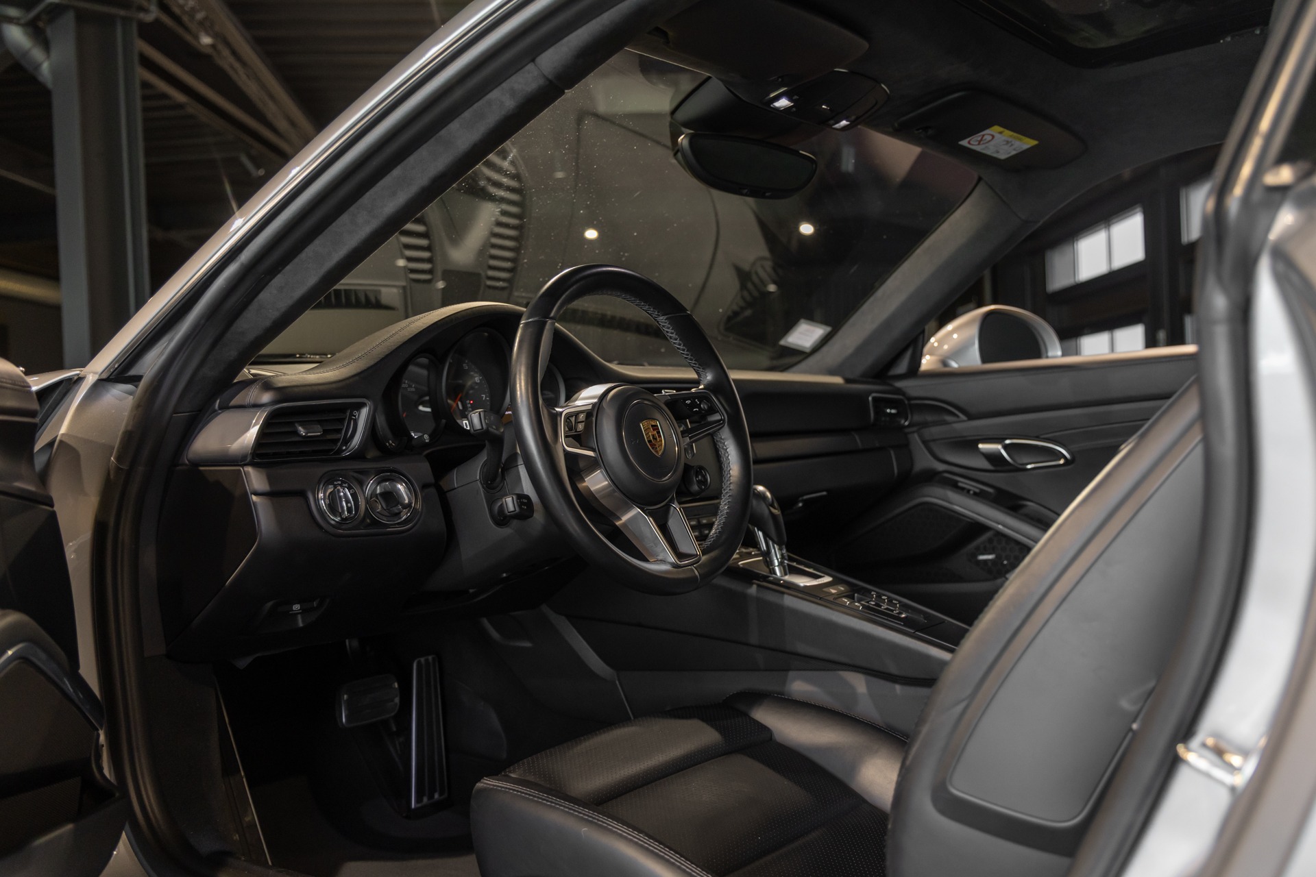 Tableau de bord – PORSCHE – 911 991.2 Carrera 4s – 2016 – Gris Argent GT – 45 900 km – 420 ch – Flat 6 bi-turbo – Transmission : Séquentielle – Origine Allemagne – Privaty Cars – Rachat cash de voitures de sport d’occasion en Charente-Maritime