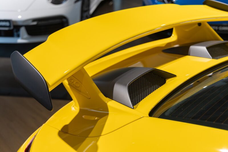 Carrosserie – PORSCHE – Porsche 911 991.2 GT3 – 2018 – Jaune Racing – 16 300 km – 500 ch – FLAT 6 Atmo – Transmission : Manuelle – Origine Suède – Privaty Cars – Courtage automobile pour véhicules exclusifs proche de Bordeaux