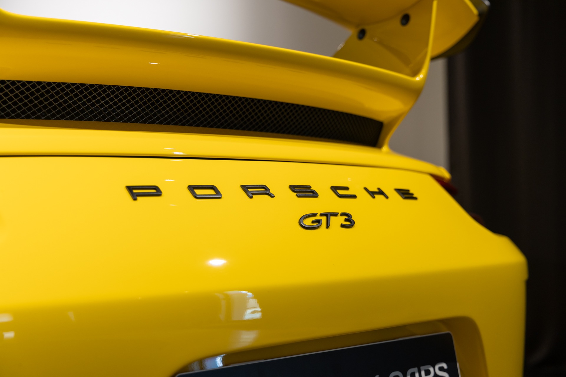 Carrosserie – PORSCHE – Porsche 911 991.2 GT3 – 2018 – Jaune Racing – 16 300 km – 500 ch – FLAT 6 Atmo – Transmission : Manuelle – Origine Suède – Privaty Cars – Conciergerie automobile pour véhicules de sport en Nouvelle-Aquitaine