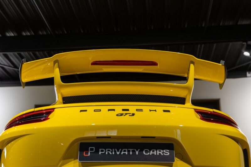 Carrosserie – PORSCHE – Porsche 911 991.2 GT3 – 2018 – Jaune Racing – 16 300 km – 500 ch – FLAT 6 Atmo – Transmission : Manuelle – Origine Suède – Privaty Cars – Achat et vente de voitures de luxe d’occasion proche de Nantes