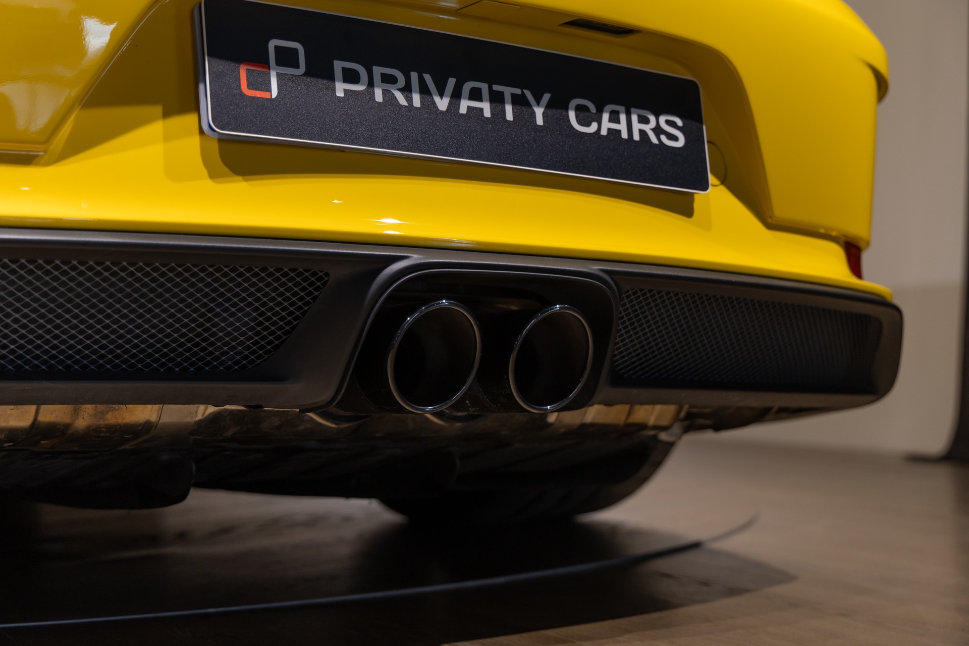 Moteur – PORSCHE – Porsche 911 991.2 GT3 – 2018 – Jaune Racing – 16 300 km – 500 ch – FLAT 6 Atmo – Transmission : Manuelle – Origine Suède – Privaty Cars – Showroom de voitures de sport haut de gamme en Charente-Maritime