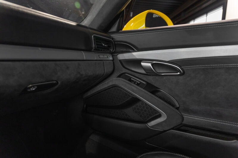 Tableau de bord – PORSCHE – Porsche 911 991.2 GT3 – 2018 – Jaune Racing – 16 300 km – 500 ch – FLAT 6 Atmo – Transmission : Manuelle – Origine Suède – Privaty Cars – Reprise de voitures de sport et collection en Nouvelle-Aquitaine