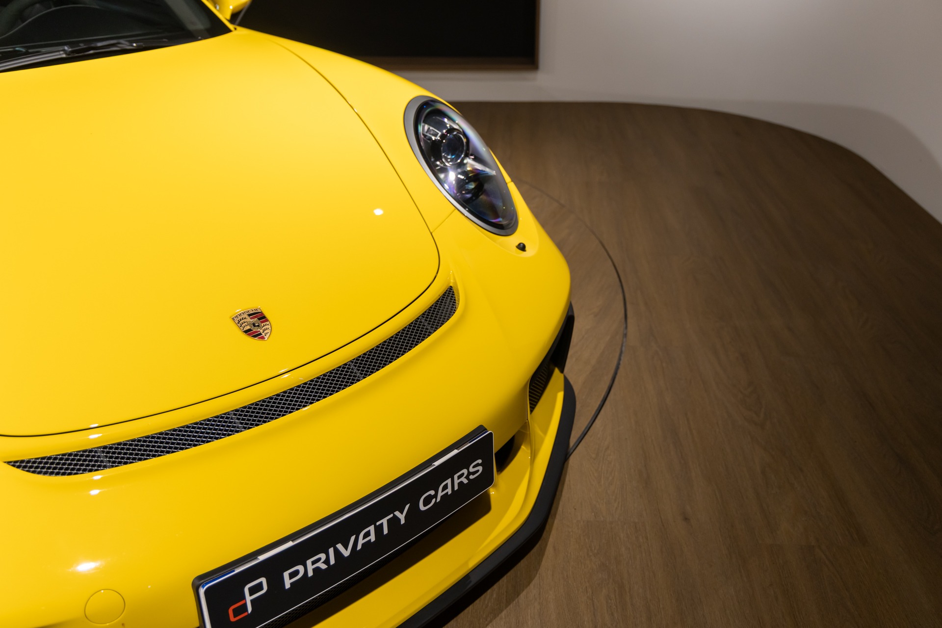 À vendre – PORSCHE – Porsche 911 991.2 GT3 – 2018 – Jaune Racing – 16 300 km – 500 ch – FLAT 6 Atmo – Transmission : Manuelle – Vue principale – Origine Suède – Privaty Cars – Spécialiste PORSCHE d’occasion en Nouvelle-Aquitaine