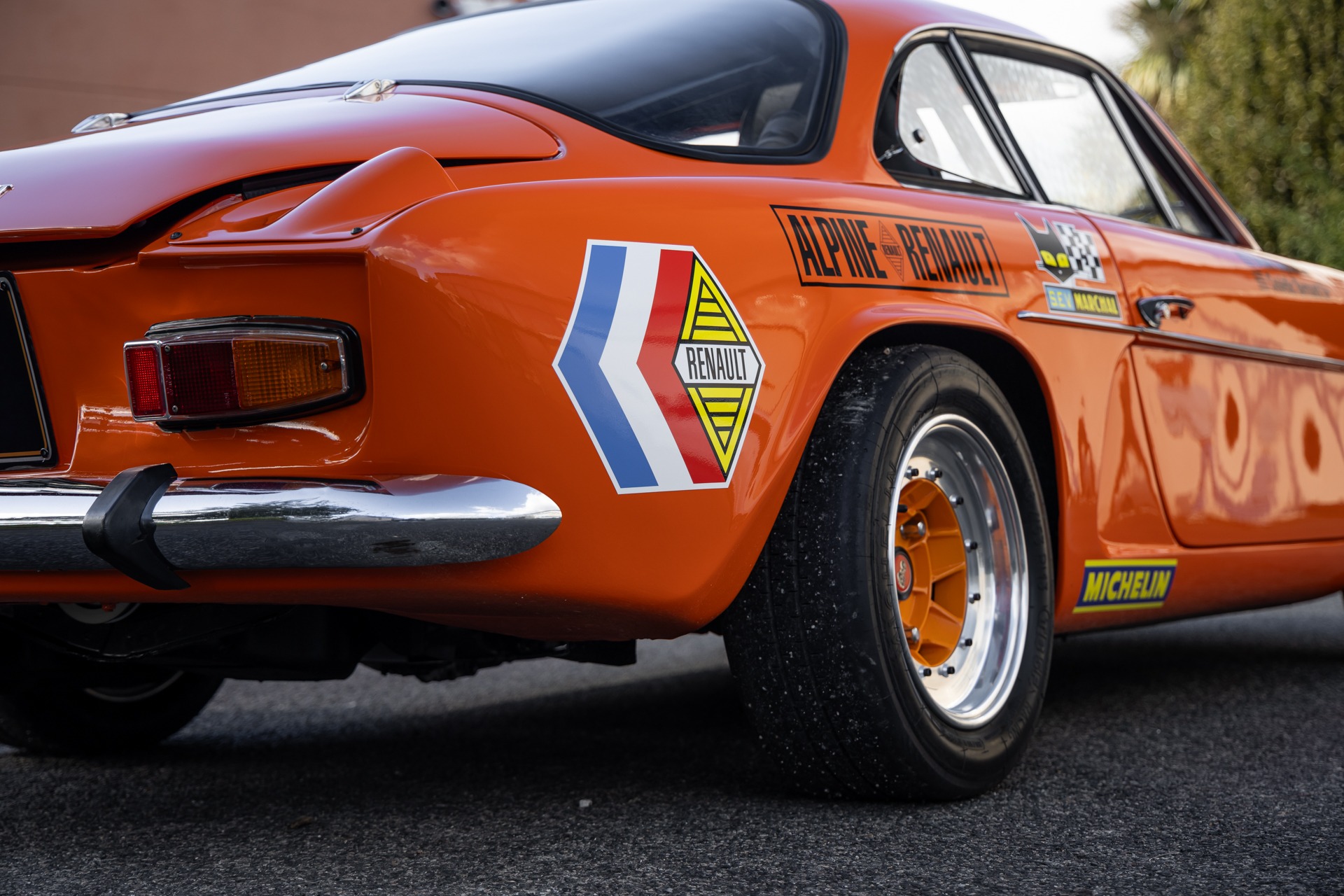 Carrosserie – ALPINE – A110 1300 Berlinette – 1970 – Orange Acropolis – 25 900 km – 102 ch – 4 cylindres en ligne 1.3l atmo – Transmission : Manuelle – Origine France – Privaty Cars – Showroom de voitures de sport haut de gamme en Nouvelle-Aquitaine