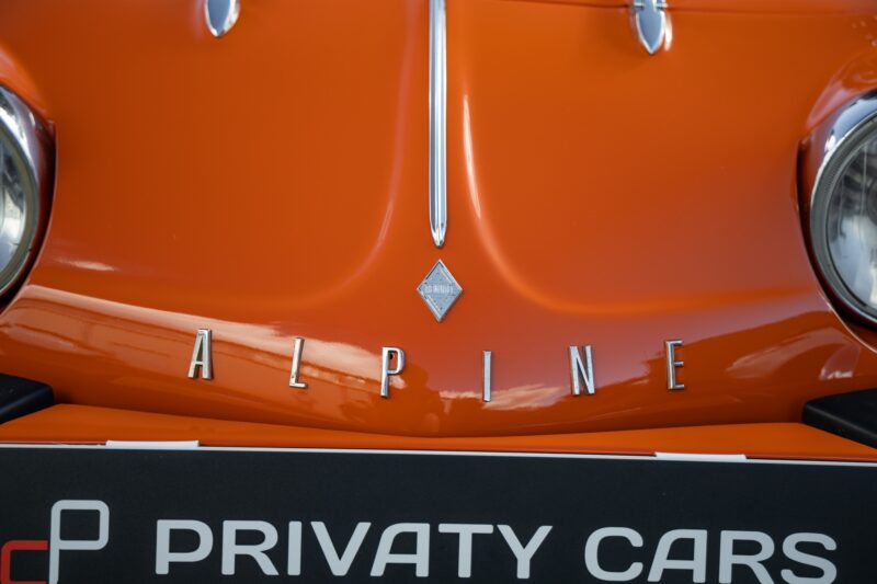 Carrosserie – ALPINE – A110 1300 Berlinette – 1970 – Orange Acropolis – 25 900 km – 102 ch – 4 cylindres en ligne 1.3l atmo – Transmission : Manuelle – Origine France – Privaty Cars – Spécialiste des sportives d’occasion près de Poitiers