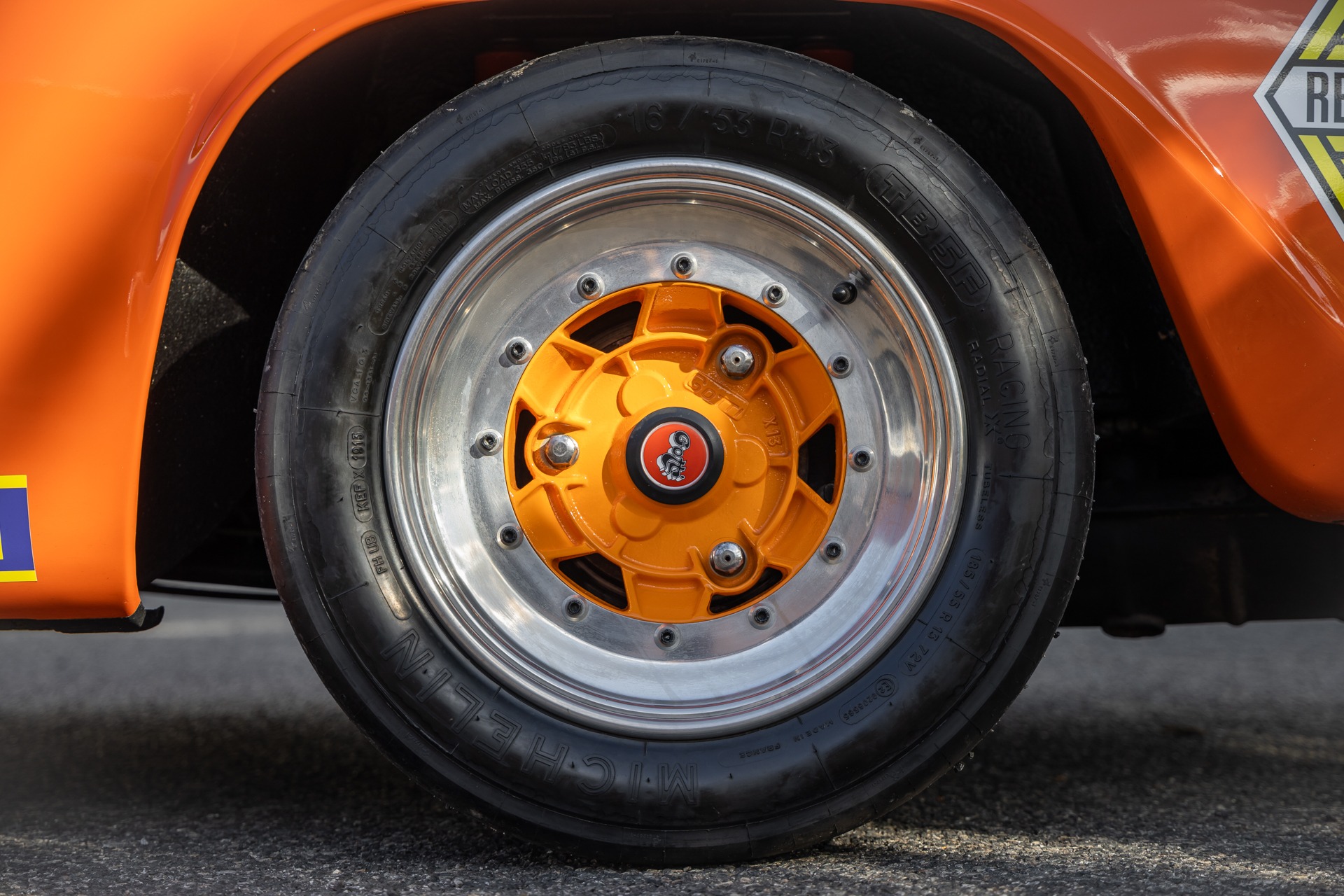 Jantes – ALPINE – A110 1300 Berlinette – 1970 – Orange Acropolis – 25 900 km – 102 ch – 4 cylindres en ligne 1.3l atmo – Transmission : Manuelle – Origine France – Privaty Cars – Recherche personnalisée de voitures de sport d’occasion près de Niort