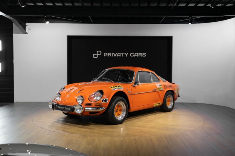 À vendre – ALPINE – A110 1300 Berlinette – 1970 – Orange Acropolis – 25 900 km – 102 ch – 4 cylindres en ligne 1.3l atmo – Transmission : Manuelle – Photo principale – Origine France – Privaty Cars – Vente de voitures de prestige d’occasion à 2 heures de Paris en TGV