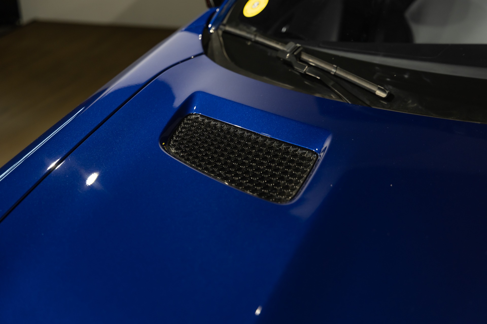 Prise d'air sur le capot – MERCEDES – AMG GT – 2016 – Brilliant Blue Metallic – 29 900 km – 460-2 ch – V8 bi-turbo – Transmission : Sequentielle – Origine Allemagne – Privaty Cars – Rachat immédiat de véhicules de prestige à La Rochelle