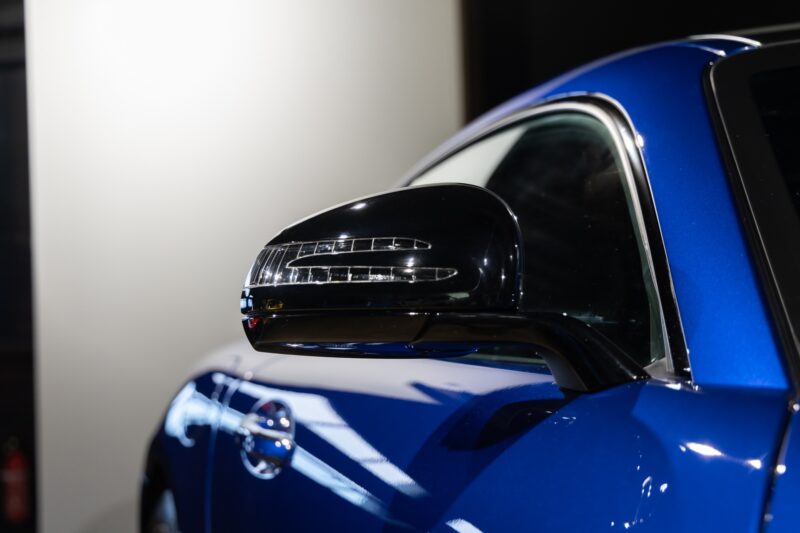Rétroviseur avec clignotants intégrés – MERCEDES – AMG GT – 2016 – Brilliant Blue Metallic – 29 900 km – 460-2 ch – V8 bi-turbo – Transmission : Sequentielle – Origine Allemagne – Privaty Cars – Expert des voitures de prestige d’occasion dans l’Ouest de la France