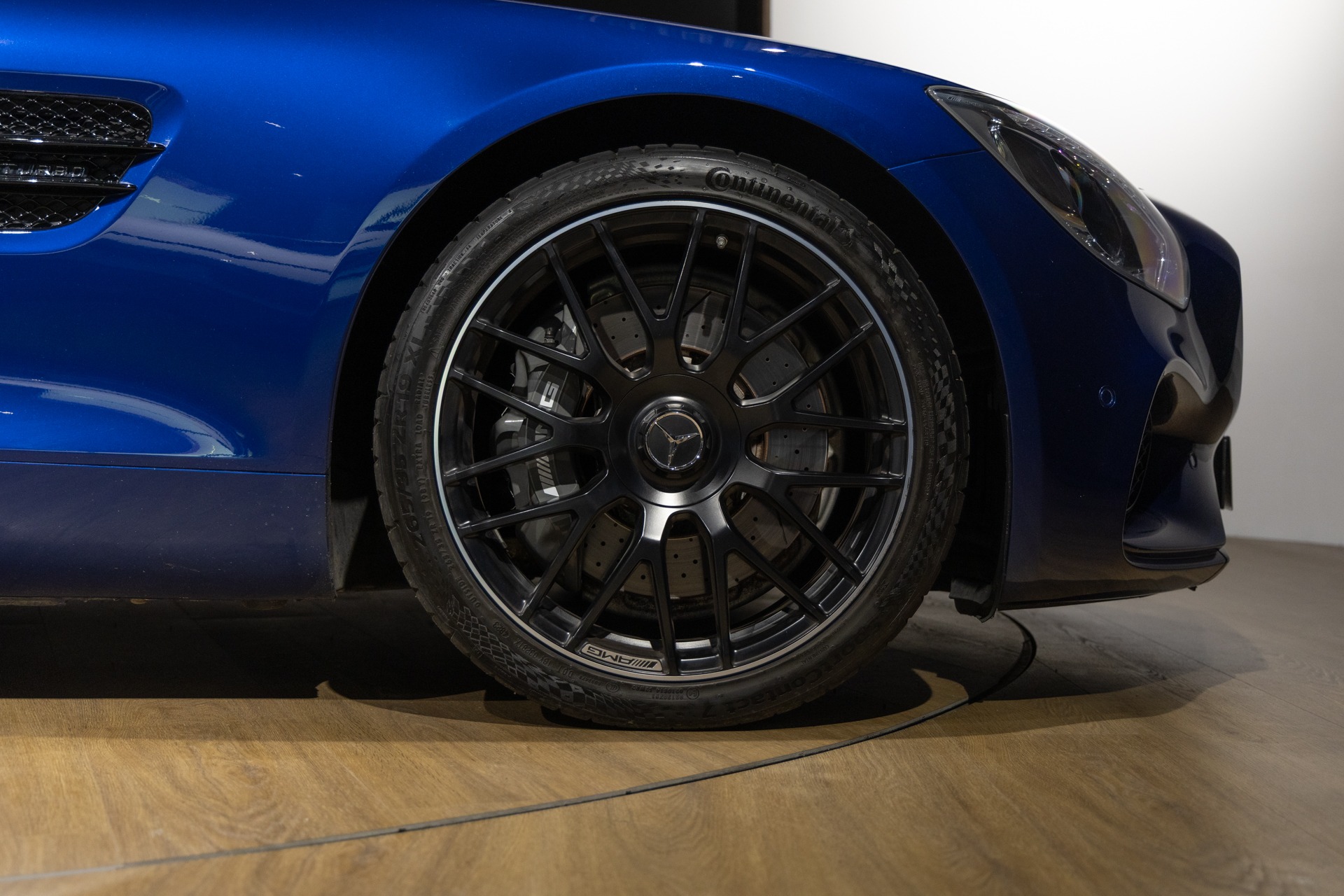 Jantes – MERCEDES – AMG GT – 2016 – Brilliant Blue Metallic – 29 900 km – 460-2 ch – V8 bi-turbo – Transmission : Sequentielle – Origine Allemagne – Privaty Cars – Rachat de Porsche et Ferrari d’occasion proche de Nantes