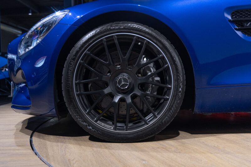 Jantes – MERCEDES – AMG GT – 2016 – Brilliant Blue Metallic – 29 900 km – 460-2 ch – V8 bi-turbo – Transmission : Sequentielle – Origine Allemagne – Privaty Cars – Rachat express de supercars et hypercars proche de Nantes