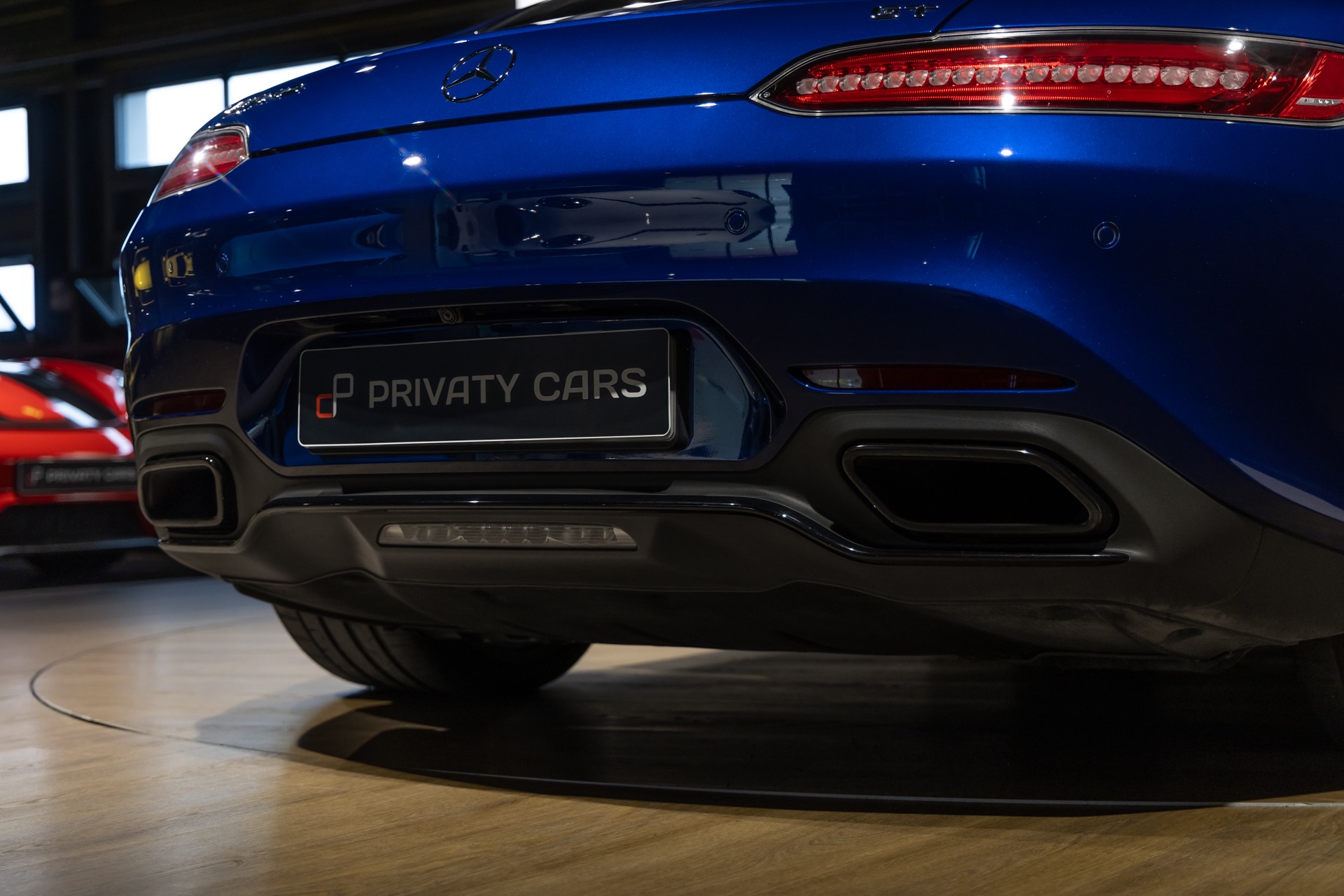 Diffuseur arrière avec sorties d'échappement – MERCEDES – AMG GT – 2016 – Brilliant Blue Metallic – 29 900 km – 460-2 ch – V8 bi-turbo – Transmission : Sequentielle – Origine Allemagne – Privaty Cars – Intermédiaire de confiance vente voiture sport proche de Nantes