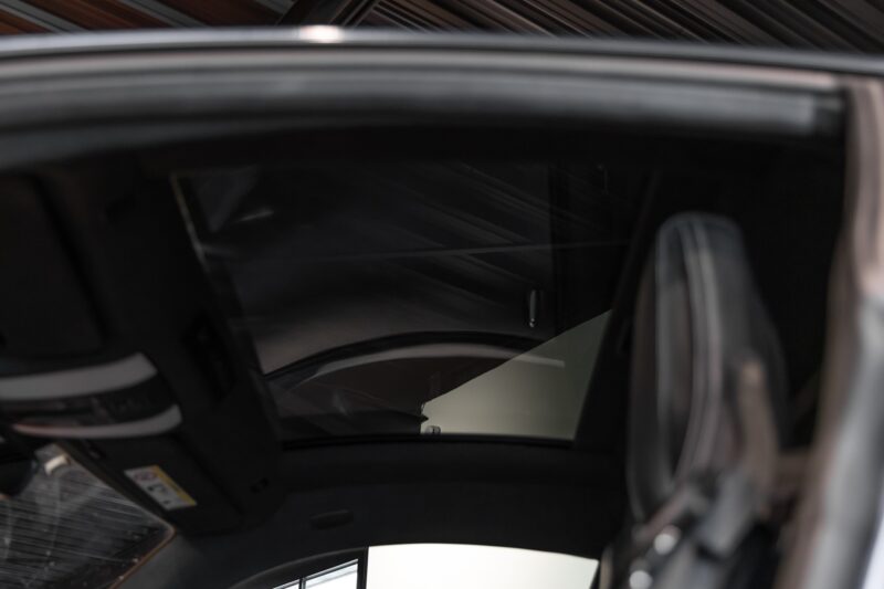 Toit ouvrant panoramique – MERCEDES – AMG GT – 2016 – Brilliant Blue Metallic – 29 900 km – 460-2 ch – V8 bi-turbo – Transmission : Sequentielle – Origine Allemagne – Privaty Cars – Rachat cash de voitures de sport d’occasion dans l’Ouest de la France