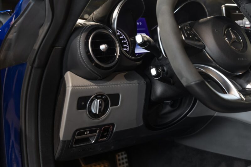 Tableau de bord – MERCEDES – AMG GT – 2016 – Brilliant Blue Metallic – 29 900 km – 460-2 ch – V8 bi-turbo – Transmission : Sequentielle – Origine Allemagne – Privaty Cars – Recherche personnalisée de voitures de sport d’occasion dans l’Ouest de la France