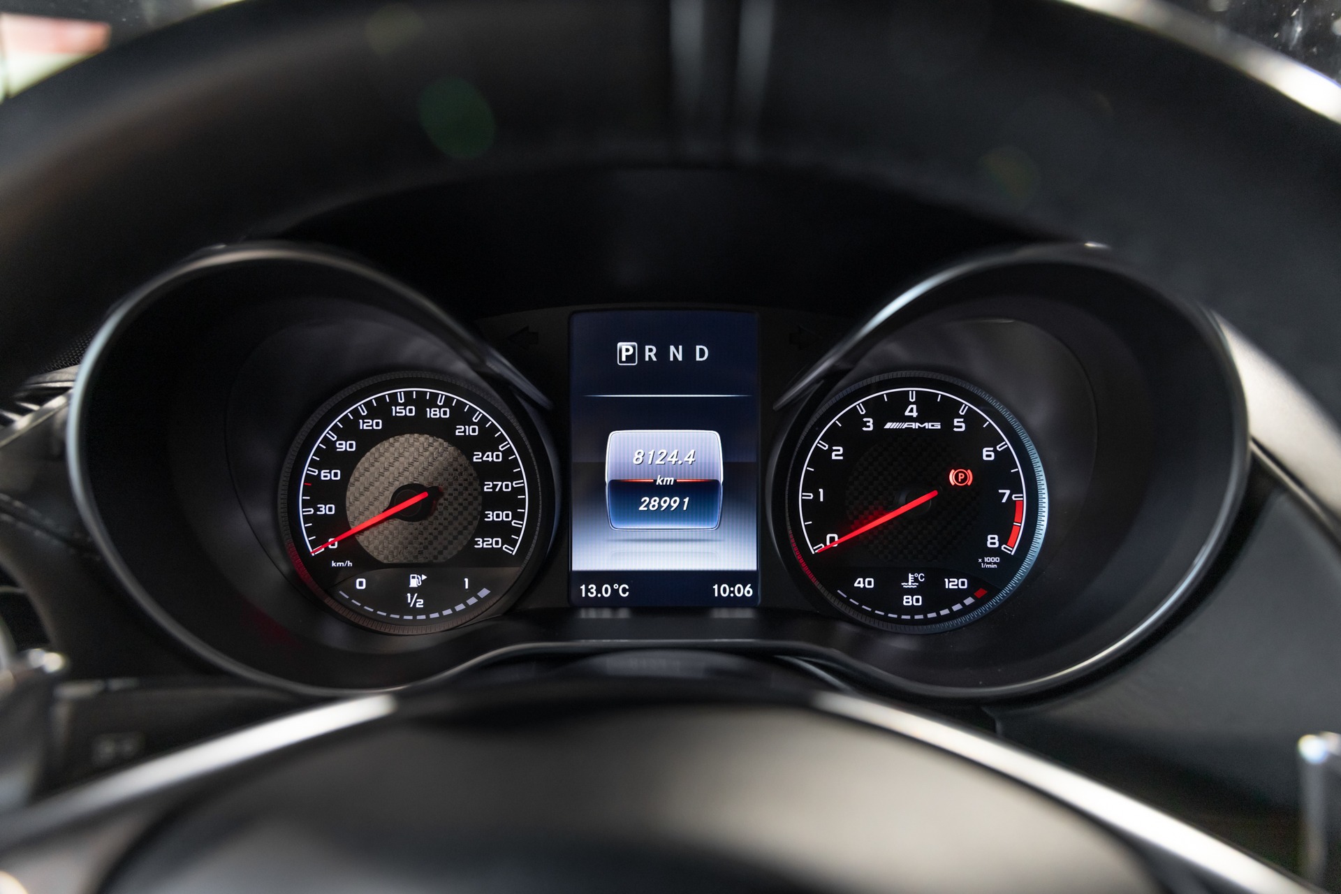 Tableau de bord avec compteurs sportifs – MERCEDES – AMG GT – 2016 – Brilliant Blue Metallic – 29 900 km – 460-2 ch – V8 bi-turbo – Transmission : Sequentielle – Origine Allemagne – Privaty Cars – Rachat cash de voitures de sport d’occasion près de Niort