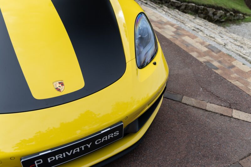 À vendre – PORSCHE – 718 CAYMAN – 2018 – Jaune Racing – 51 900 km – 365 ch – Flat 4 turbo – Transmission : Automatique – Vue principale – Origine Allemagne – Privaty Cars – Expert des sportives d’occasion haut de gamme en Nouvelle-Aquitaine