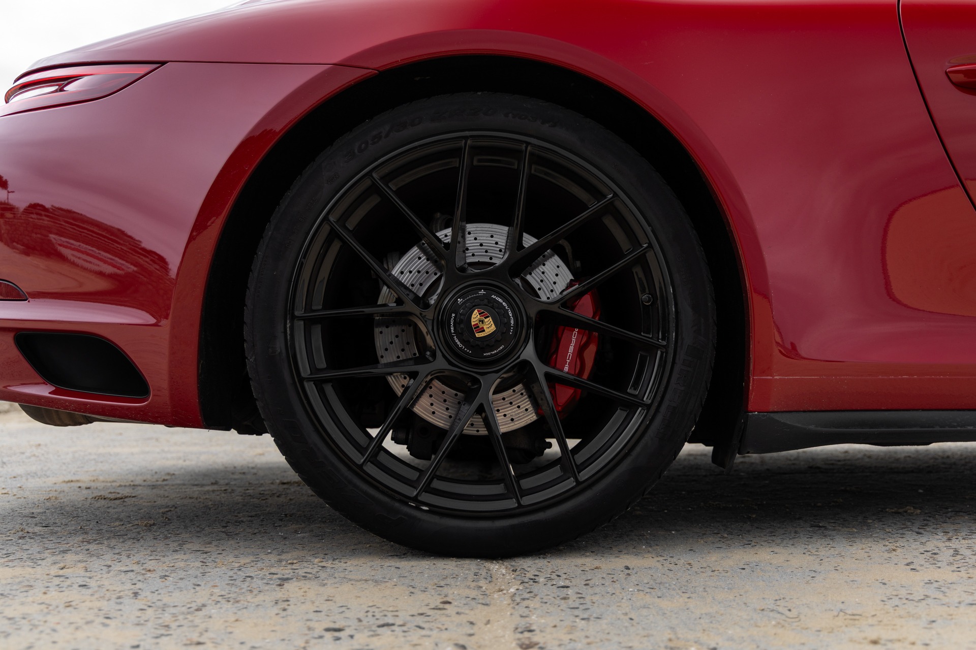 Jantes – PORSCHE – 911 991.2 GTS – 2017 – Rouge Carmin – 100 900 km – 450 ch – Flat 6 bi-turbo – Transmission : Sequentielle – Origine France – Privaty Cars – Spécialiste des voitures de luxe d’occasion près de Niort