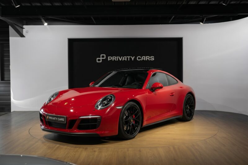 À vendre – PORSCHE – 911 991.2 GTS – 2017 – Rouge Carmin – 100 900 km – 450 ch – Flat 6 bi-turbo – Transmission : Sequentielle – Photo principale – Origine France – Privaty Cars – Dépôt-vente de voitures de sport et véhicules d’exception près de Poitiers