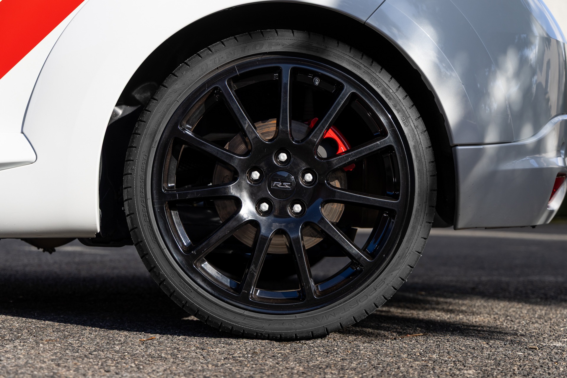 Jantes – RENAULT – Megane 3RS Trophy R – 2017 – Blanc Nacré – 22 900 km – 275 ch – 4 cylindres en ligne 2.0 turbo – Transmission : Manuelle – Origine France – Privaty Cars – Recherche personnalisée de modèles RENAULT près de Niort