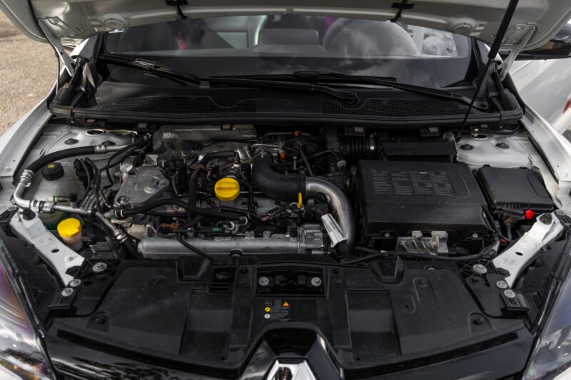 Moteur – RENAULT – Megane 3RS Trophy R – 2017 – Blanc Nacré – 22 900 km – 275 ch – 4 cylindres en ligne 2.0 turbo – Transmission : Manuelle – Origine France – Privaty Cars – Vente de voitures de prestige d’occasion à 2 heures de Paris en TGV