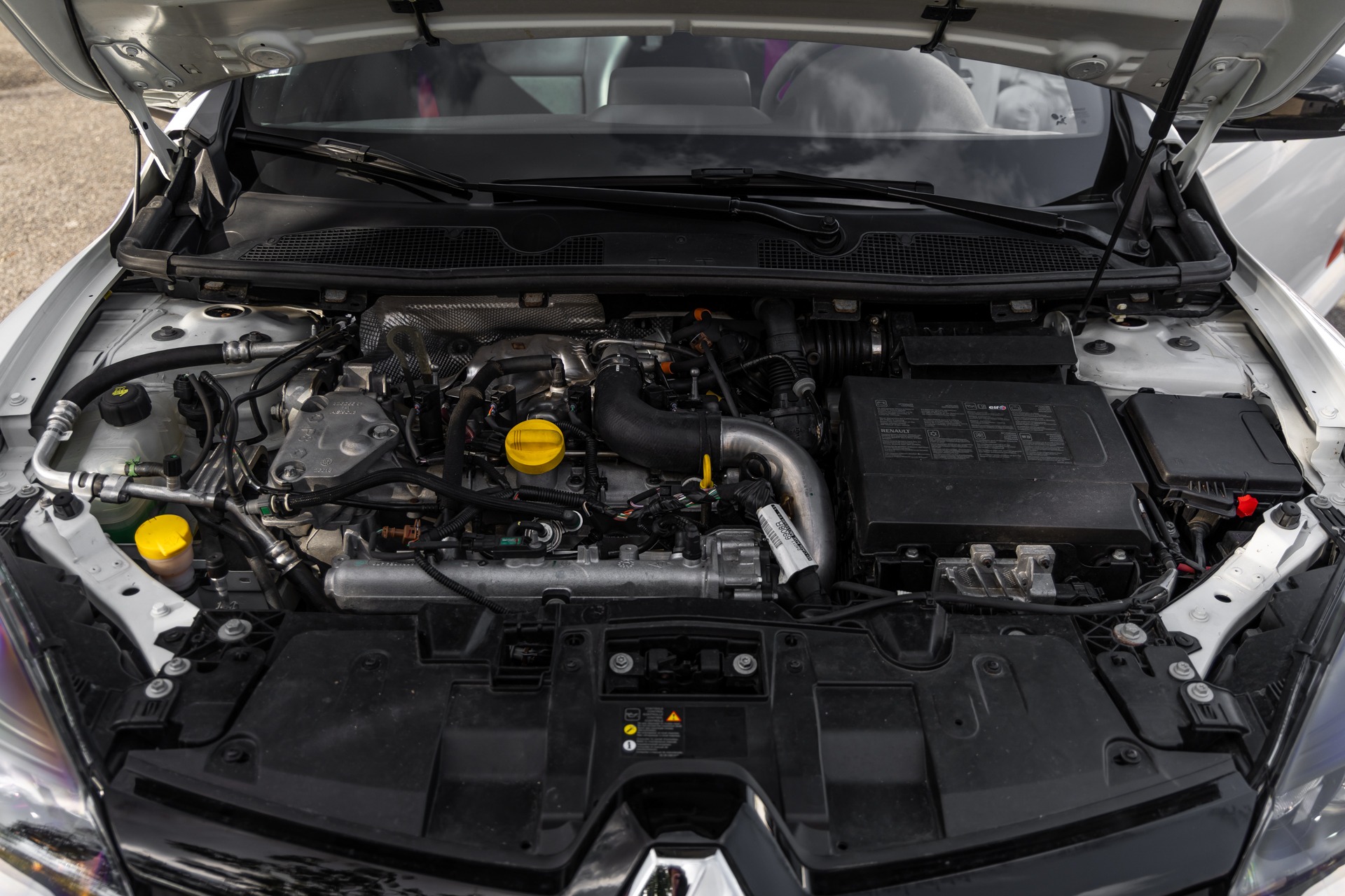 Moteur – RENAULT – Megane 3RS Trophy R – 2017 – Blanc Nacré – 22 900 km – 275 ch – 4 cylindres en ligne 2.0 turbo – Transmission : Manuelle – Origine France – Privaty Cars – Vente de voitures de prestige d’occasion à 2 heures de Paris en TGV