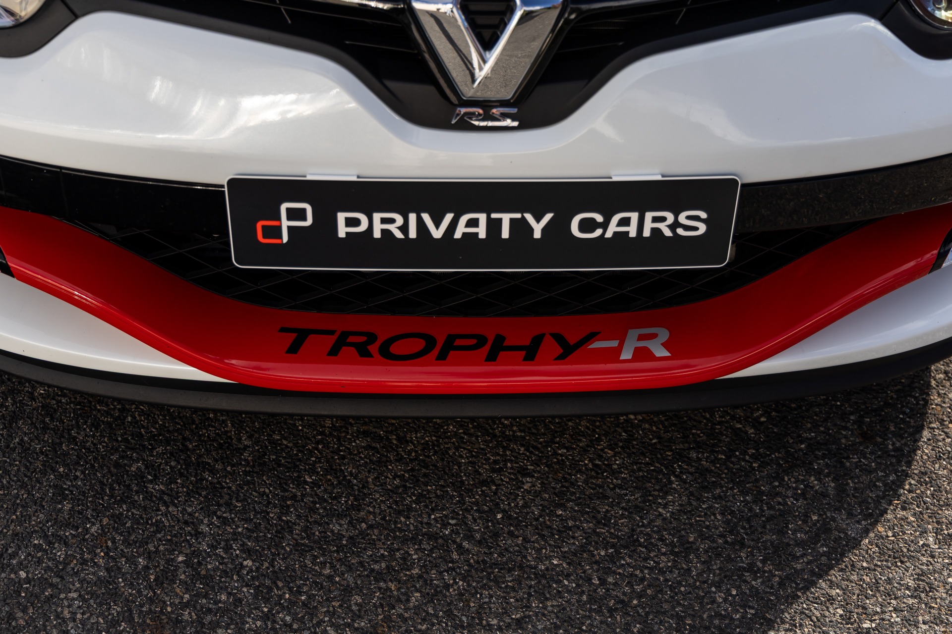 À vendre – RENAULT – Megane 3RS Trophy R – 2017 – Blanc Nacré – 22 900 km – 275 ch – 4 cylindres en ligne 2.0 turbo – Transmission : Manuelle – Vue principale – Origine France – Privaty Cars – Chasseur de voitures de sport sur mesure dans l’Ouest de la France
